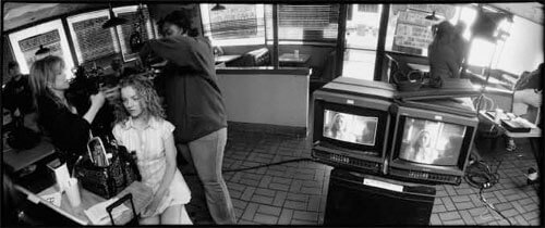 The Moguls - Melinda’s curls are tended while the monitor shows the scene being set up, 2005 © 2005 Jeff Bridges<p>© Jeff Bridges</p>