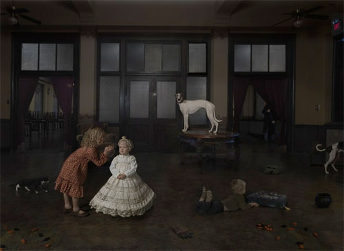 <p>© Julie Blackmon</p>