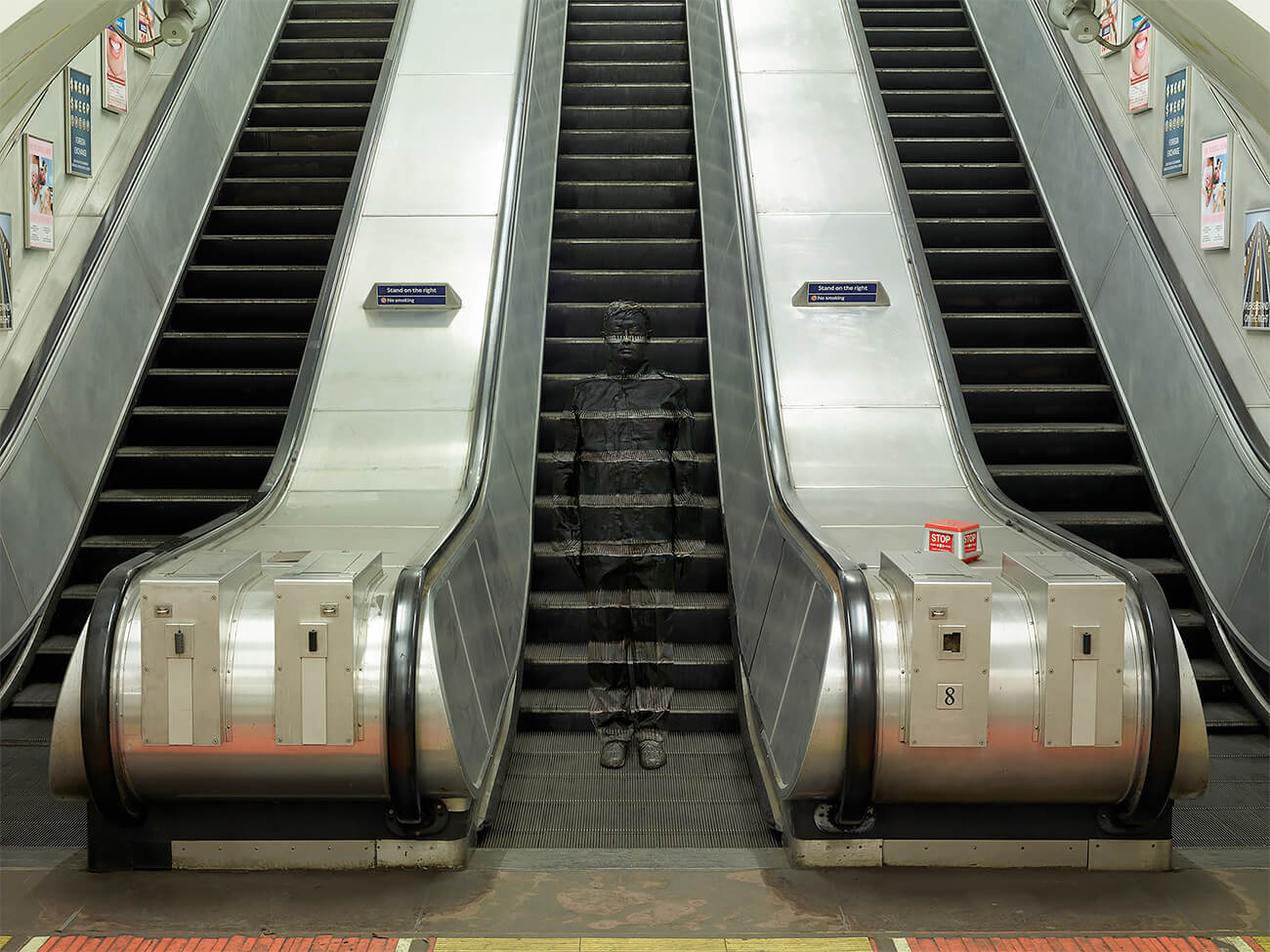 Subway Stairs 2014<p>© Liu Bolin</p>