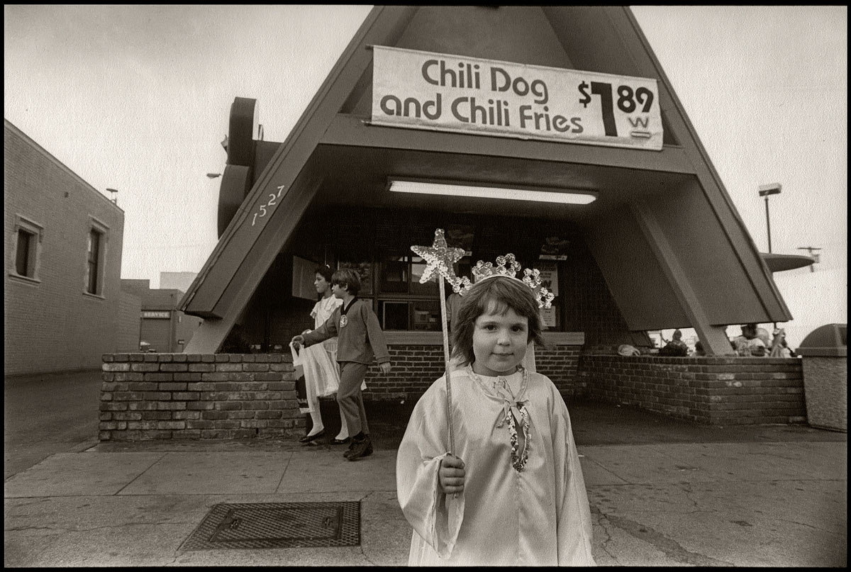 Christy, Halloween, Alameda, CA 1988<p>© Saul Bromberger</p>