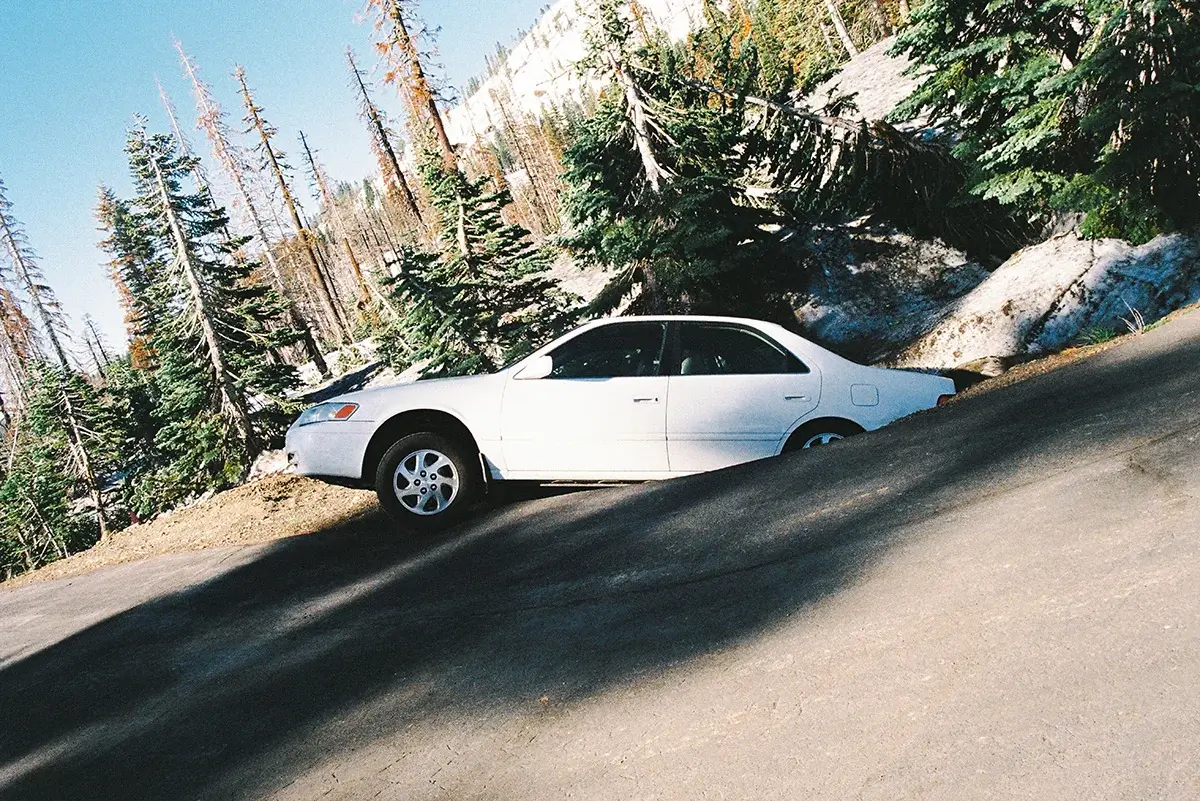 Reverse, Dias Tras Dias, Mill Creek Falls Parking, Californie, USA 2024<p>&copy; Thibault Belouis</p>
