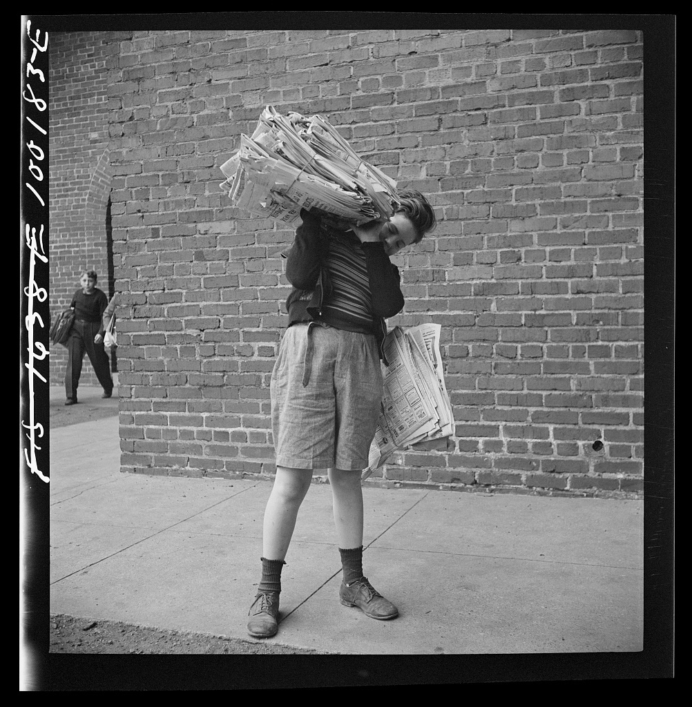 Washington, D.C. Victory Program. Children bringing their contribution of scrap paper to school, May 1942 - Library of Congress<p>© Marjory Collins</p>
