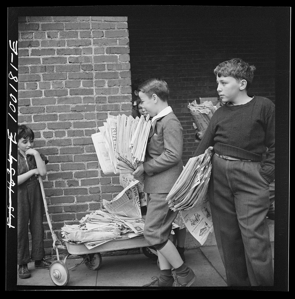 Washington, D.C. Victory Program. Children bringing their weekly contribution of scrap paper to school, May 1942 - Library of Congress<p>© Marjory Collins</p>