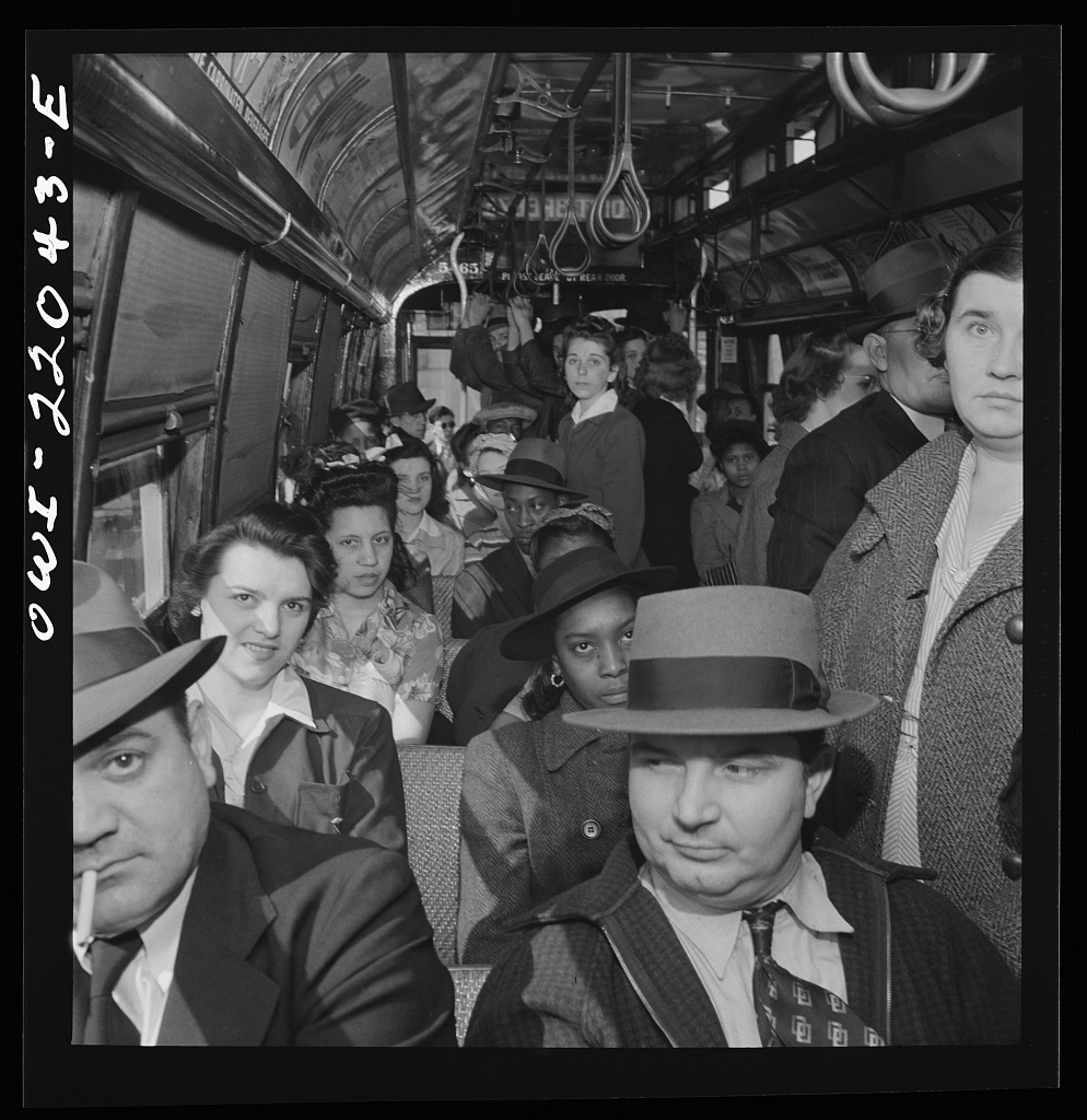 Baltimore, Maryland. School children and workers returning home on a trolley, April 1943 - Library of Congress<p>© Marjory Collins</p>