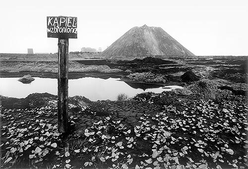 Swimming prohibited. A slagheap of 1 May May Mine, 1978<p>Courtesy MMX Gallery / © Michal Cala</p>