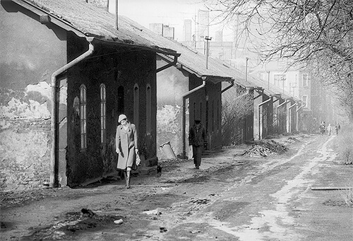 A woman in a beret, Chorzow, 1979<p>Courtesy MMX Gallery / © Michal Cala</p>