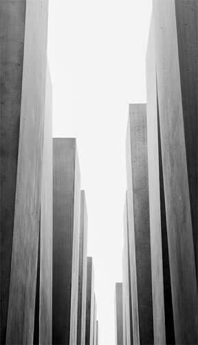 Holocaust Memorial I<p>© Paul Coghlin</p>