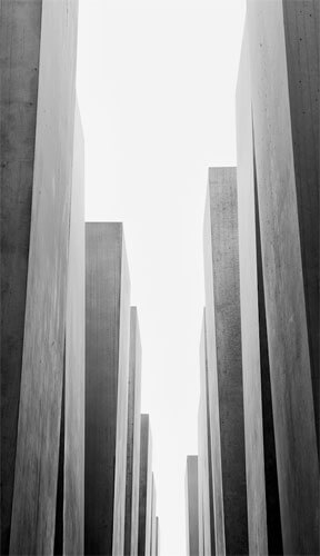 Holocaust Memorial I<p>© Paul Coghlin</p>