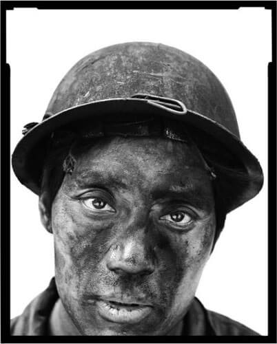 Miners II, 14, 2002<p>Courtesy Galerie Paris-Beijing / © Song Chao</p>