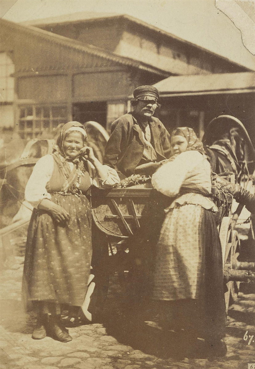 Two women and a man with a cart - National Galleries of Scotland<p>© William Carrick</p>