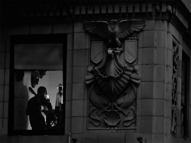 The Guy With Guitar  Wall Street, Monday, 7:46pm<p>© Yasmine Chatila</p>