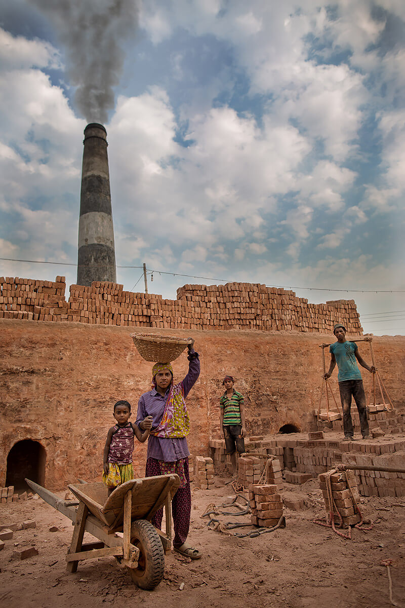 Building a new world - Baliarpur, Dhaka<p>© Mauro De Bettio</p>