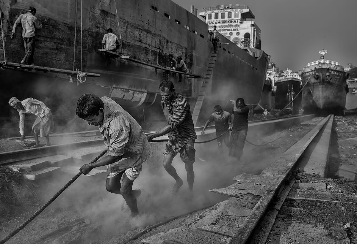 Rust and Sweat - Char Kaliganj, Dhaka Bangladesh<p>© Mauro De Bettio</p>