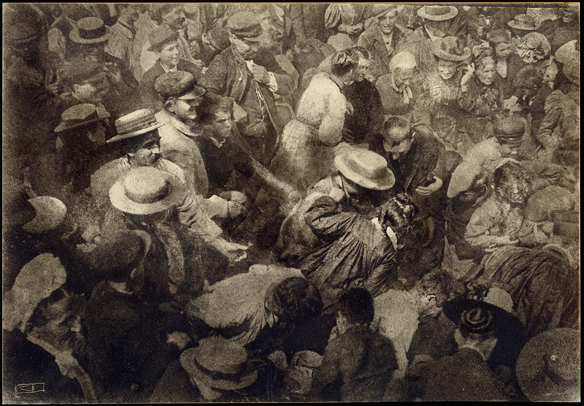 The Crowd, 1910 - Alfred Stieglitz Collection, 1949, Metropolitan Museum of Art<p>© Robert Demachy</p>