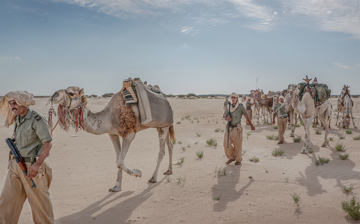 Des Méharistes sur les traces des terroristes dans le desert du Sahel.<p>© Veronique De Viguerie</p>