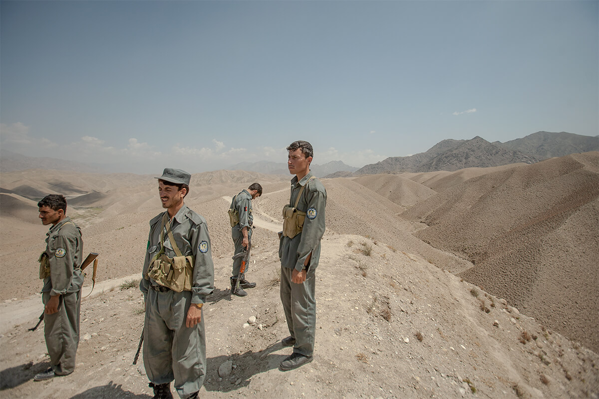 Des policiers afghans dans la Vallée d’Uzbin après l’embuscade taliban contre les soldats français aout 2008<p>© Veronique De Viguerie</p>