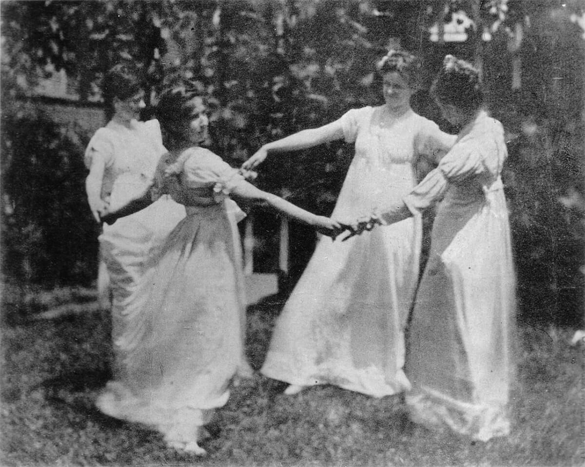 Susan Hannah Macdowell, Unidentified Girl, Elizabeth Macdowell, and possibly Mary Macdowell at the Macdowell House, between circa 1880 and circa 1882<p>© Thomas Eakins</p>