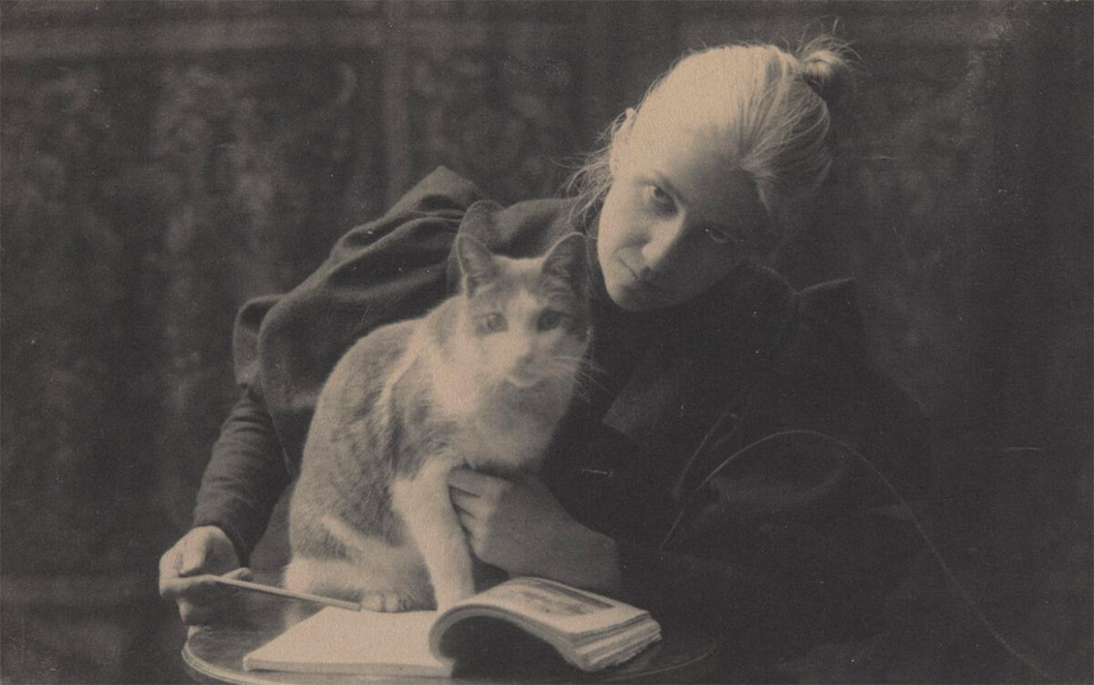 Amelia Van Buren with a Cat, Late 1880s<p>© Thomas Eakins</p>