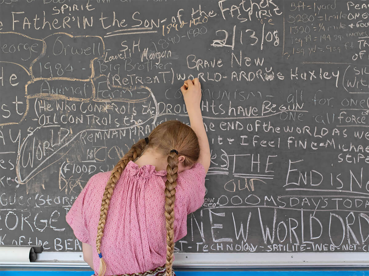 A Natural Order: Homeschooling Chalkboard, Tennessee<p>© Lucas Foglia</p>