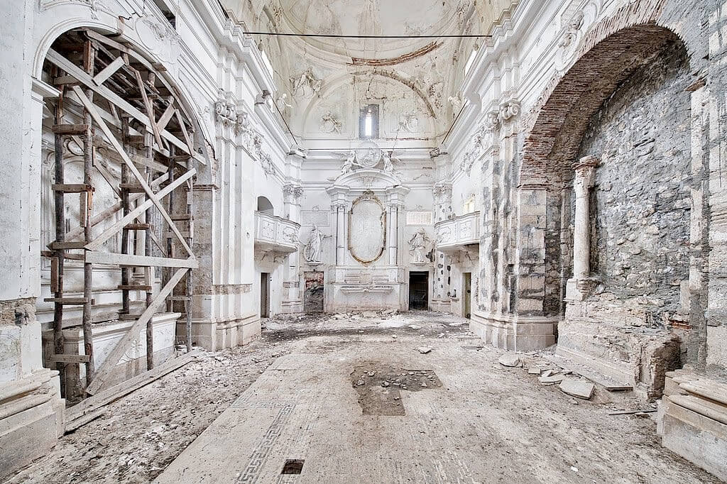 White - Huge abandoned church decorated with stunning statues.<p>© Niki Feijen</p>