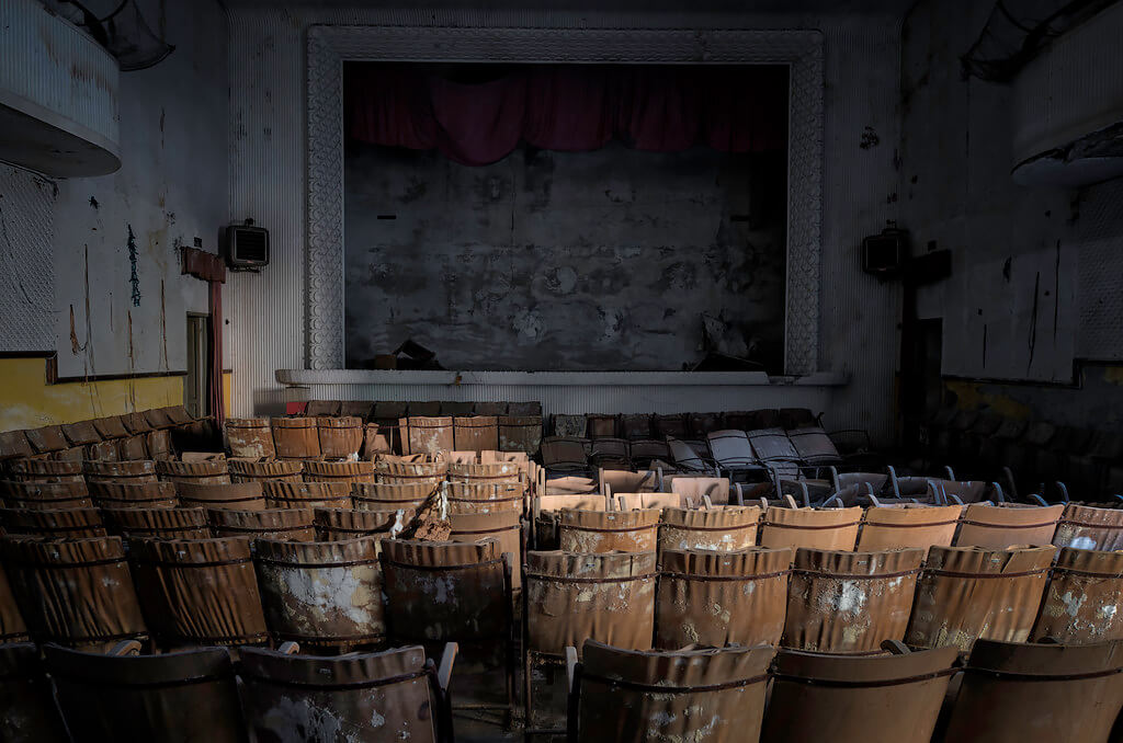Abandoned Italian Theater.<p>© Niki Feijen</p>