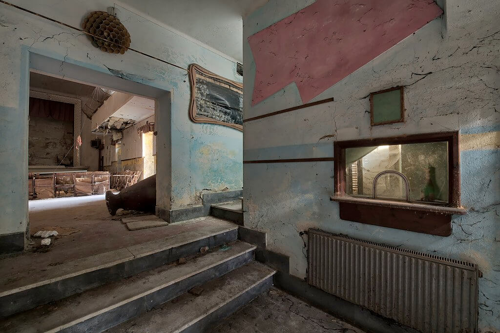 Ticket Booth - Entry to a long lost theatre<p>© Niki Feijen</p>