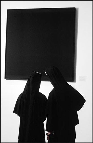 New York City. 1964. Museum of Modern Art Opening.<p>Courtesy Magnum Photos / © Burt Glinn</p>