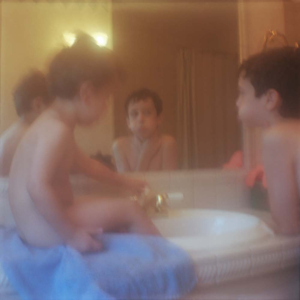 Sam and Ben at the Sink, 1997<p>© Carole Glauber</p>