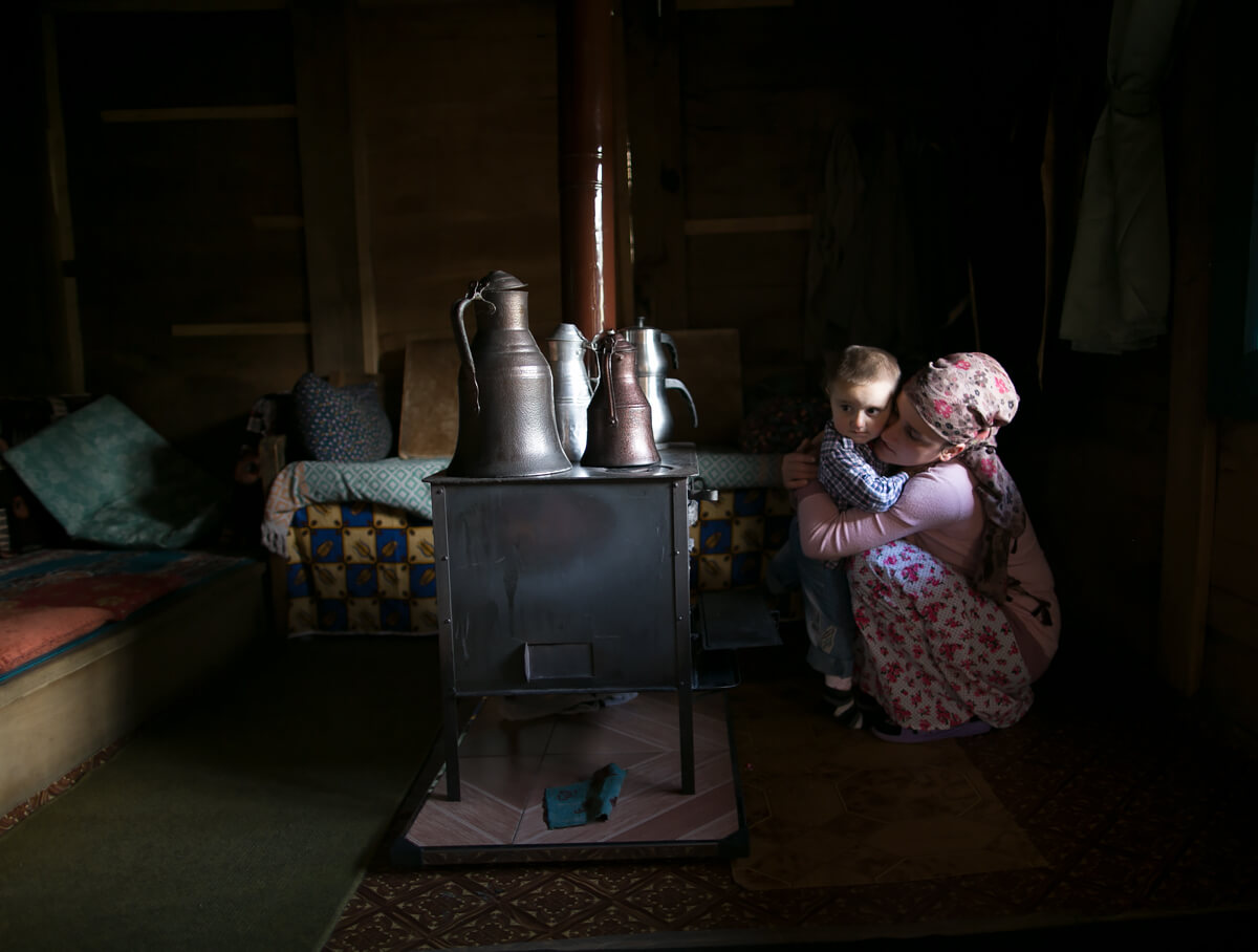 Silk Road: Mother and son<p>© Lynn Gilbert</p>