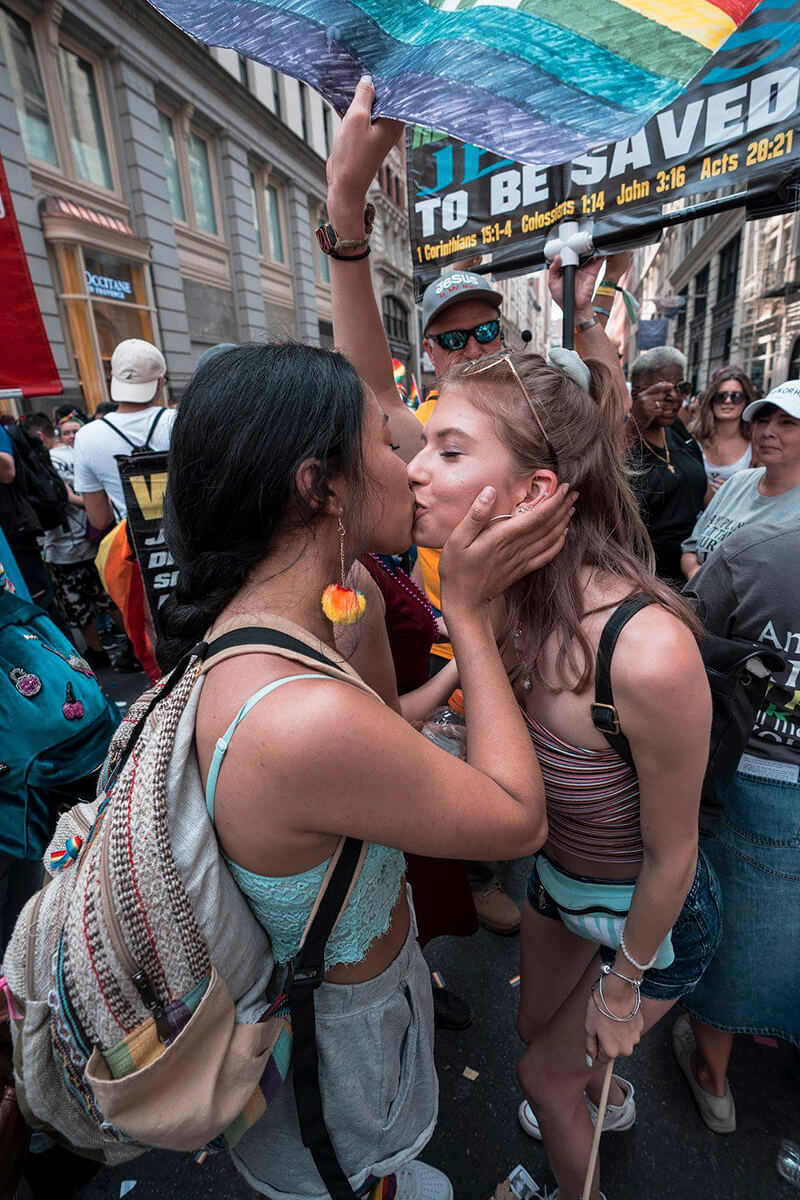 Disarm Hate with a Kiss<p>© Marc Gordon</p>
