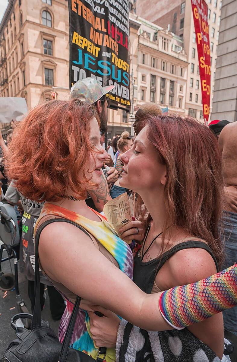 Embracing in Front of Christian Protesters<p>© Marc Gordon</p>