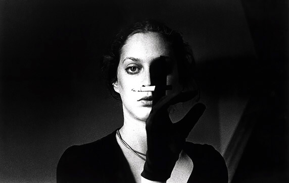 <p>© Ralph Gibson</p>