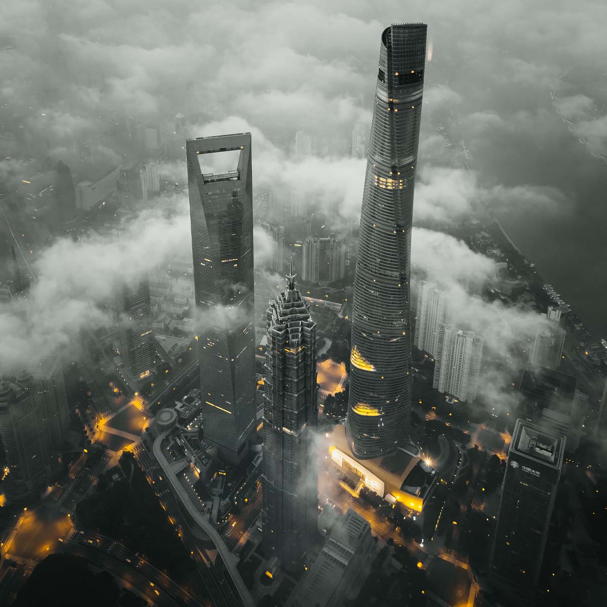Shanghai in the clouds<p>© Vitaly Golovatyuk</p>