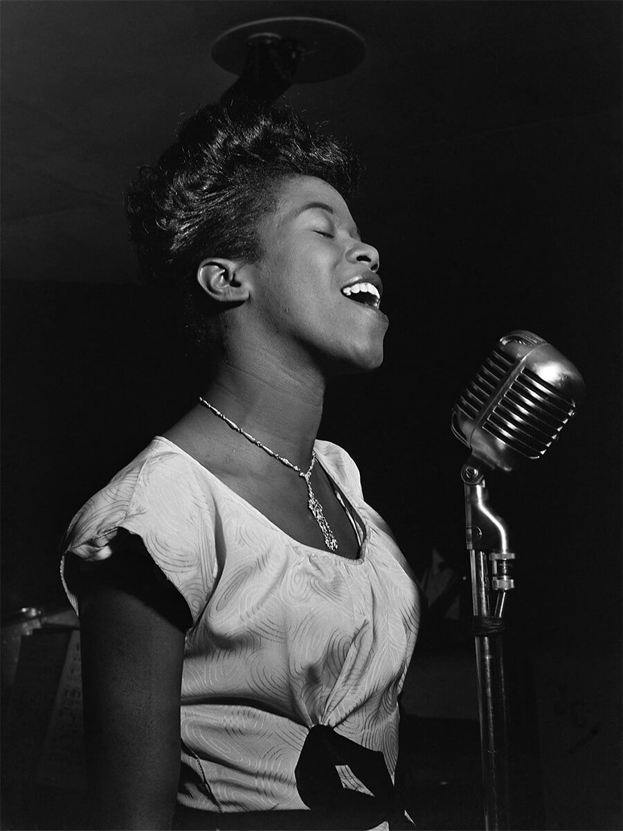 Sarah Vaughan, possibly at Cafe Society, NYC, ca. August 1946<p>© William Gottlieb</p>