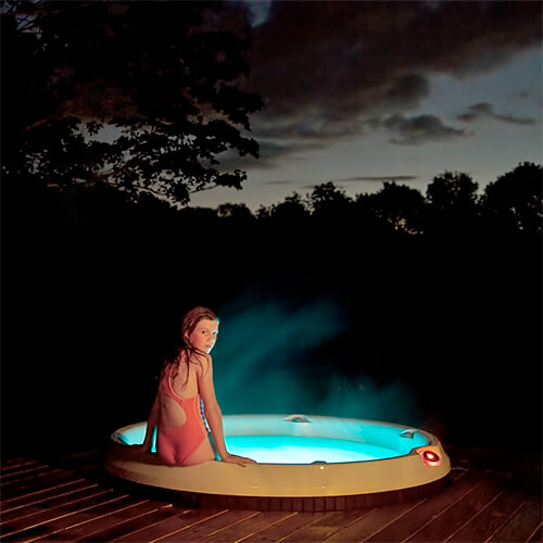 Hot Tub<p>© Cig Harvey</p>