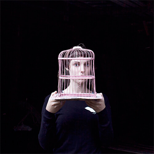 Sadie and the Birdcage<p>© Cig Harvey</p>