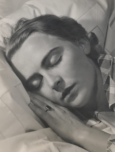 Untitled (sleeping woman), 1932-33<p>© Elisabeth Hase</p>