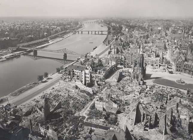 Untitled (view from above), 1947<p>© Elisabeth Hase</p>