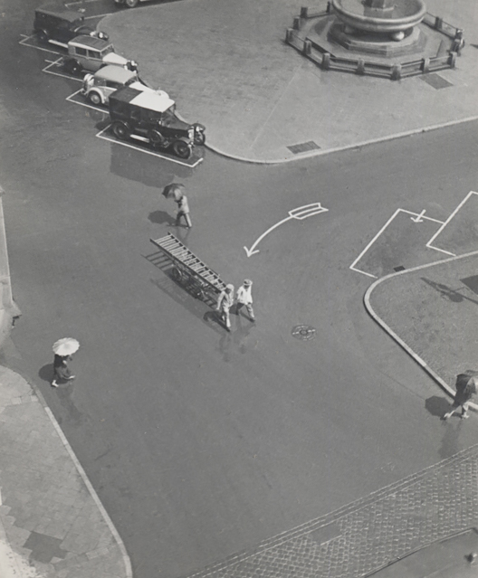 Untitled (street from above), 1931<p>© Elisabeth Hase</p>