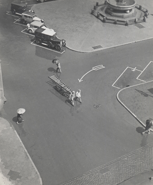 Untitled (street from above), 1931<p>© Elisabeth Hase</p>