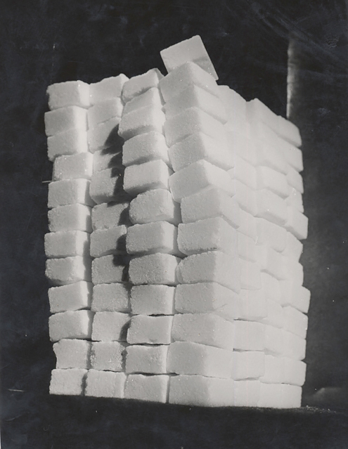 Untitled (tower of sugar cubes), 1949<p>© Elisabeth Hase</p>