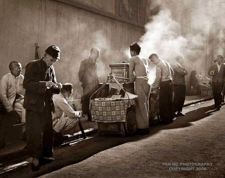 Coolies and Hawkers<p>© Fan Ho</p>