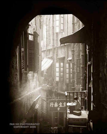 Her Study<p>© Fan Ho</p>