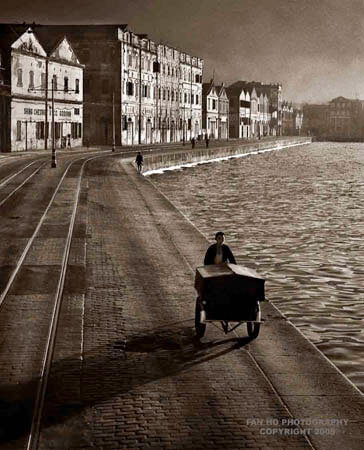 Evening Hurries by<p>© Fan Ho</p>