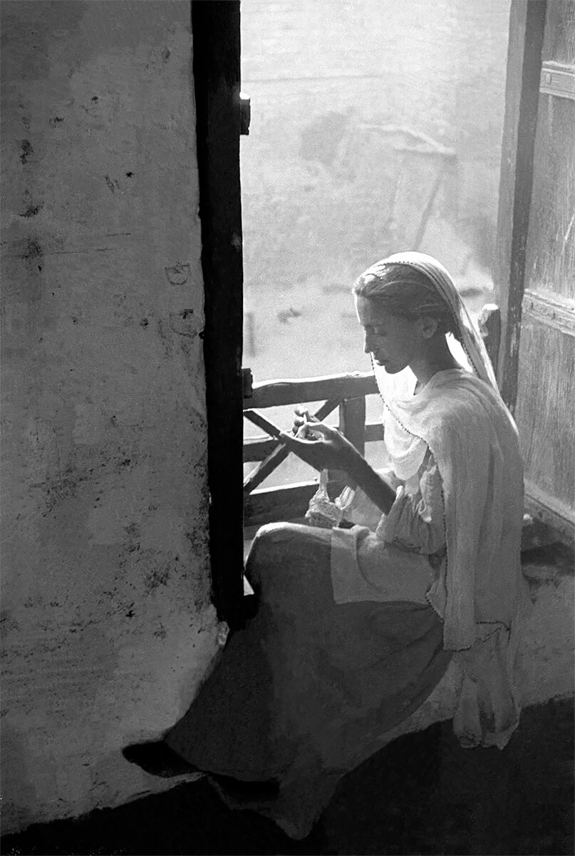 1952, Lahore, Pakistan, young woman, unveiled<p>© Frank Horvat</p>