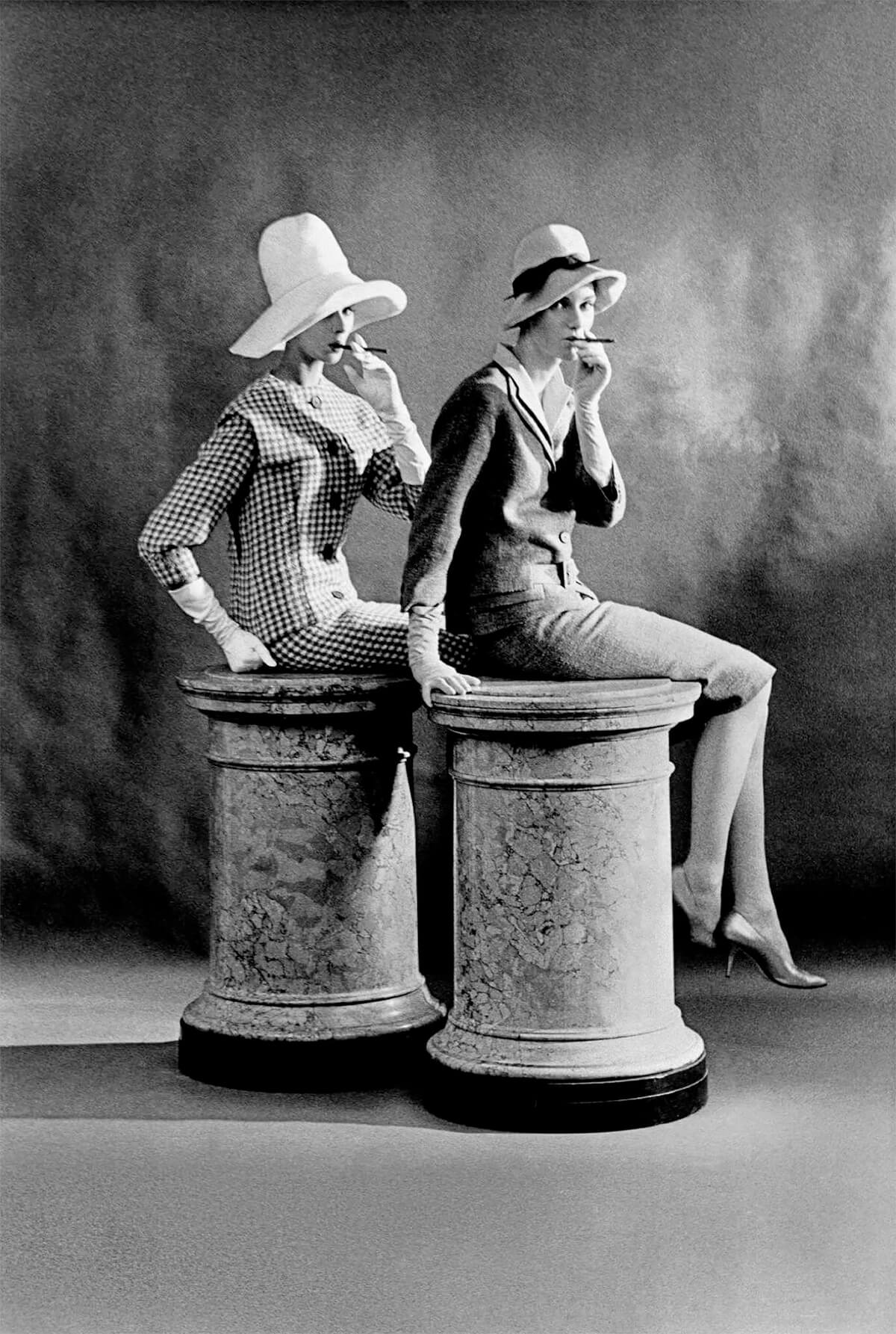 London, For British Vogue (2 models sitting), 1959<p>© Frank Horvat</p>