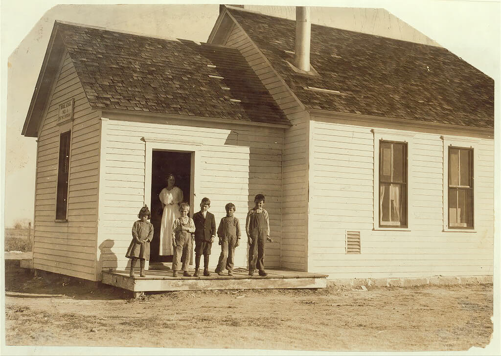 Only 5 pupils present out of about 40 expected when beet work is over. Fort Morgan, Colorado 1915 © Library of Congress Prints and Photographs Divisio<p>© Lewis Hine</p>