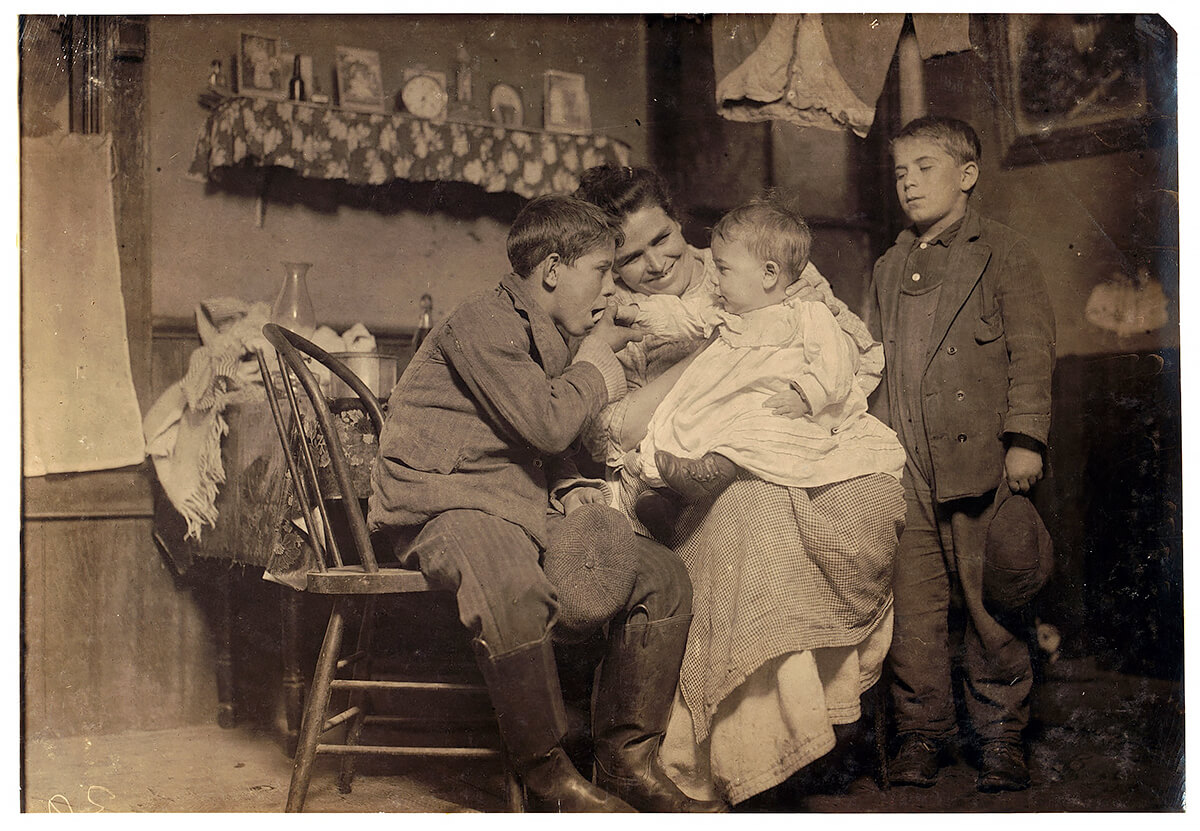 Flash light photo of John Sousa, his mother and some brothers and sisters. New Bedford, Massachusetts 1912 © Library of Congress Prints and Photograph<p>© Lewis Hine</p>