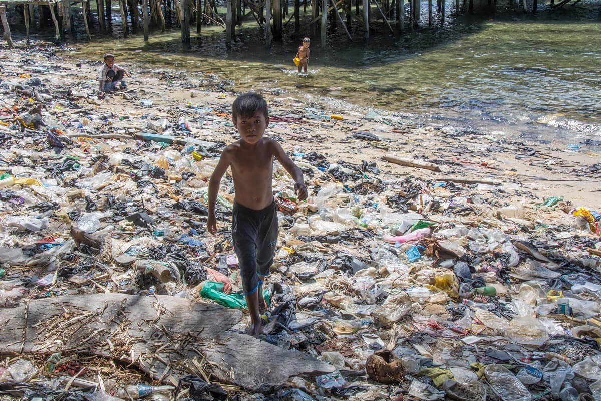 Plastic waste blights a Sabah beach.<p>© Rod Harbinson</p>