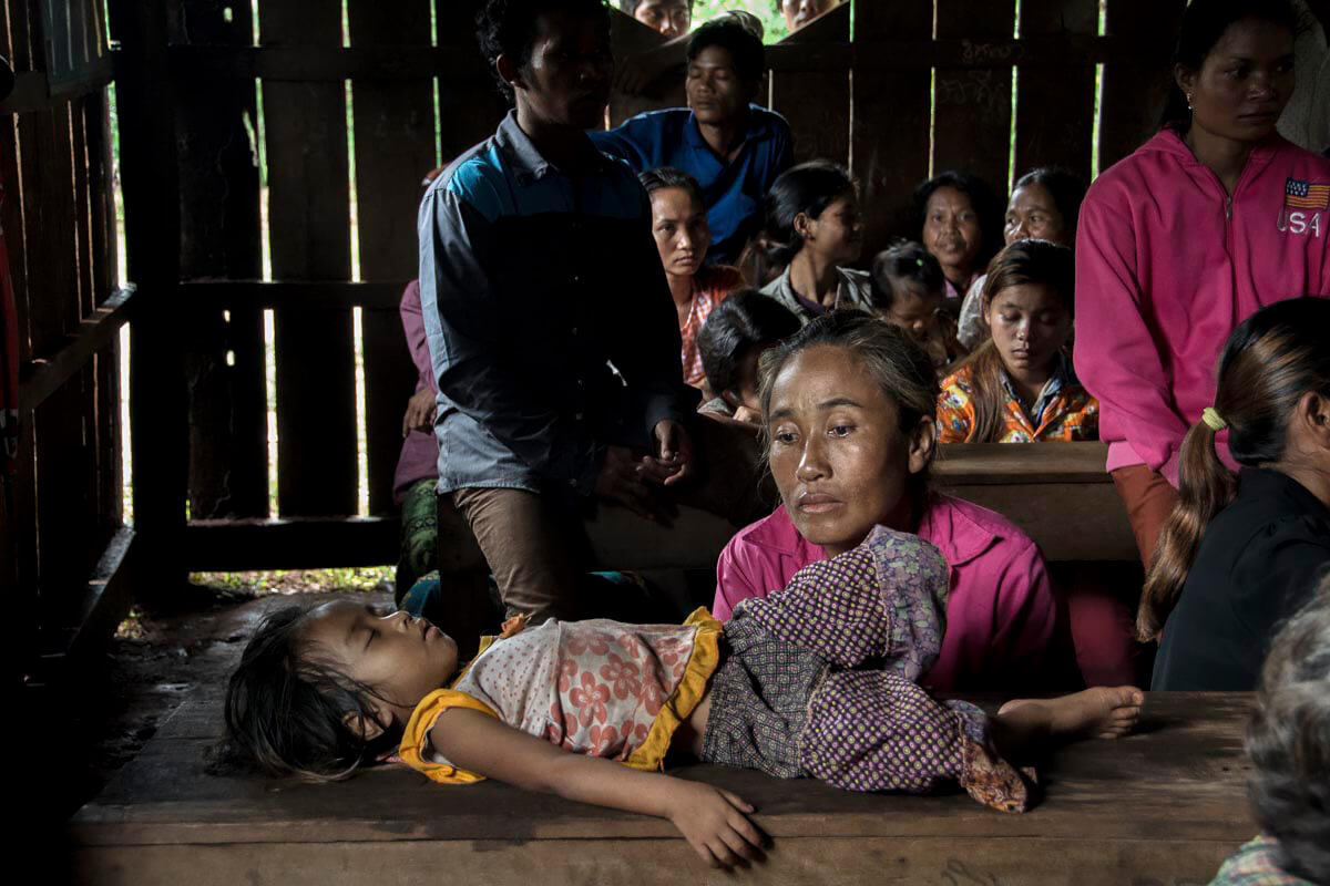 Villagers listen to a government official, declaring they will have to move for a hydro-dam, Cambodia<p>© Rod Harbinson</p>